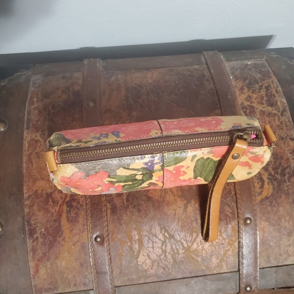 Floral Patricia Nash Wristlet - Picture 10 of 11